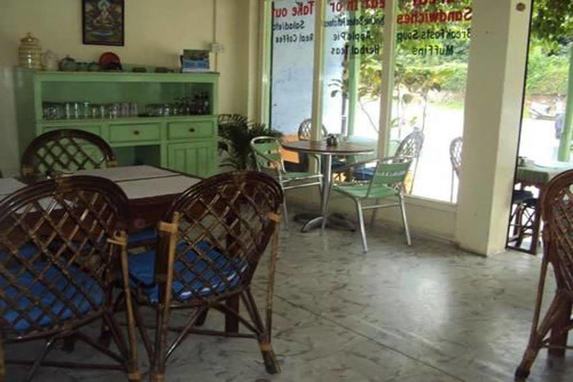 Sacred Valley Inn Pokhara Exterior foto